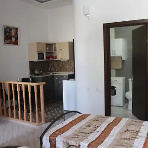 https://guest-house-on-gia-abesadze-street.alltbilisihotels.com
