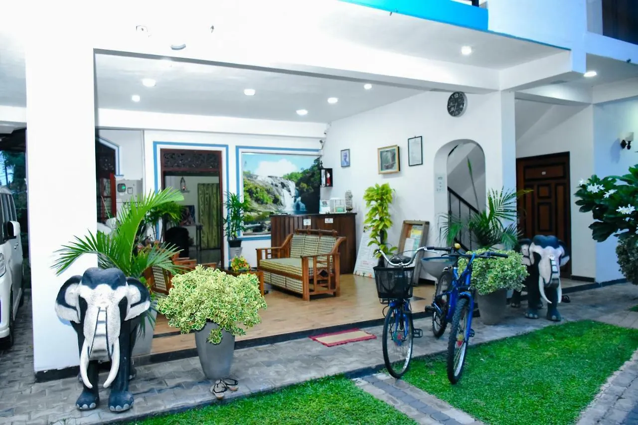 Nebula Residence Negombo 3*,